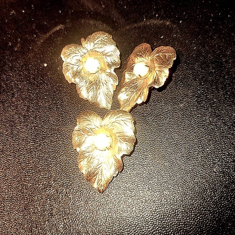 Sarah Coventry Gold Toned Leaf Earrings